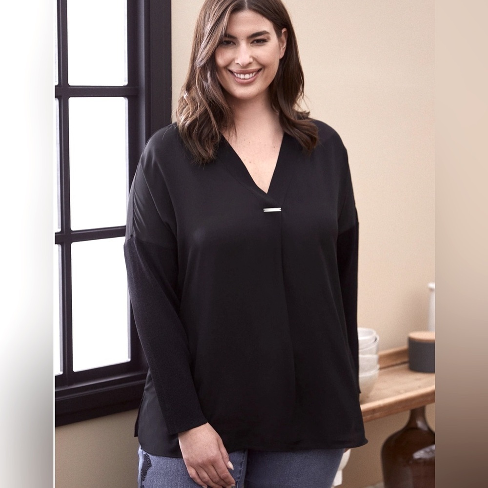 LAURA NWOT V-Neck Blouse with Metal Bar Detail – Dark Green (Size 16) - Picture 2 of 10